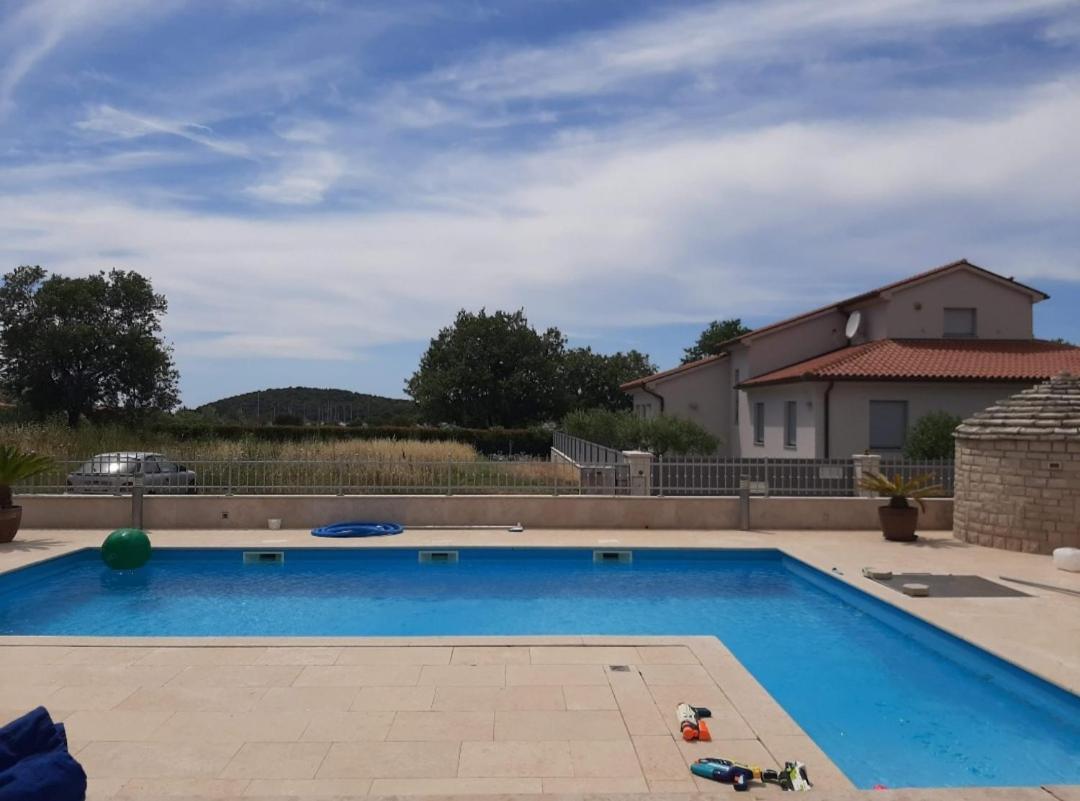 Nice, Cosy Studio Apartment With Shared Outdoor Pool Банджоле Экстерьер фото