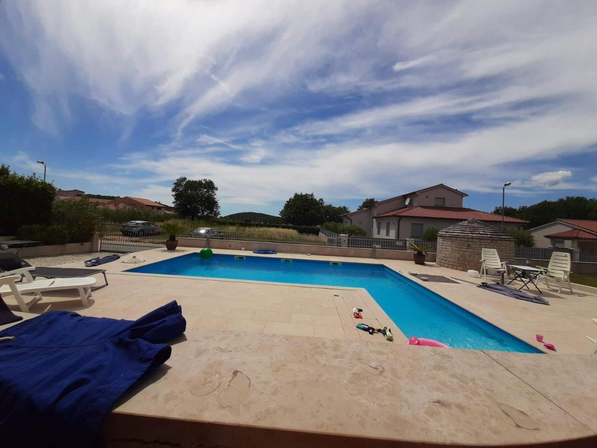 Nice, Cosy Studio Apartment With Shared Outdoor Pool Банджоле Экстерьер фото