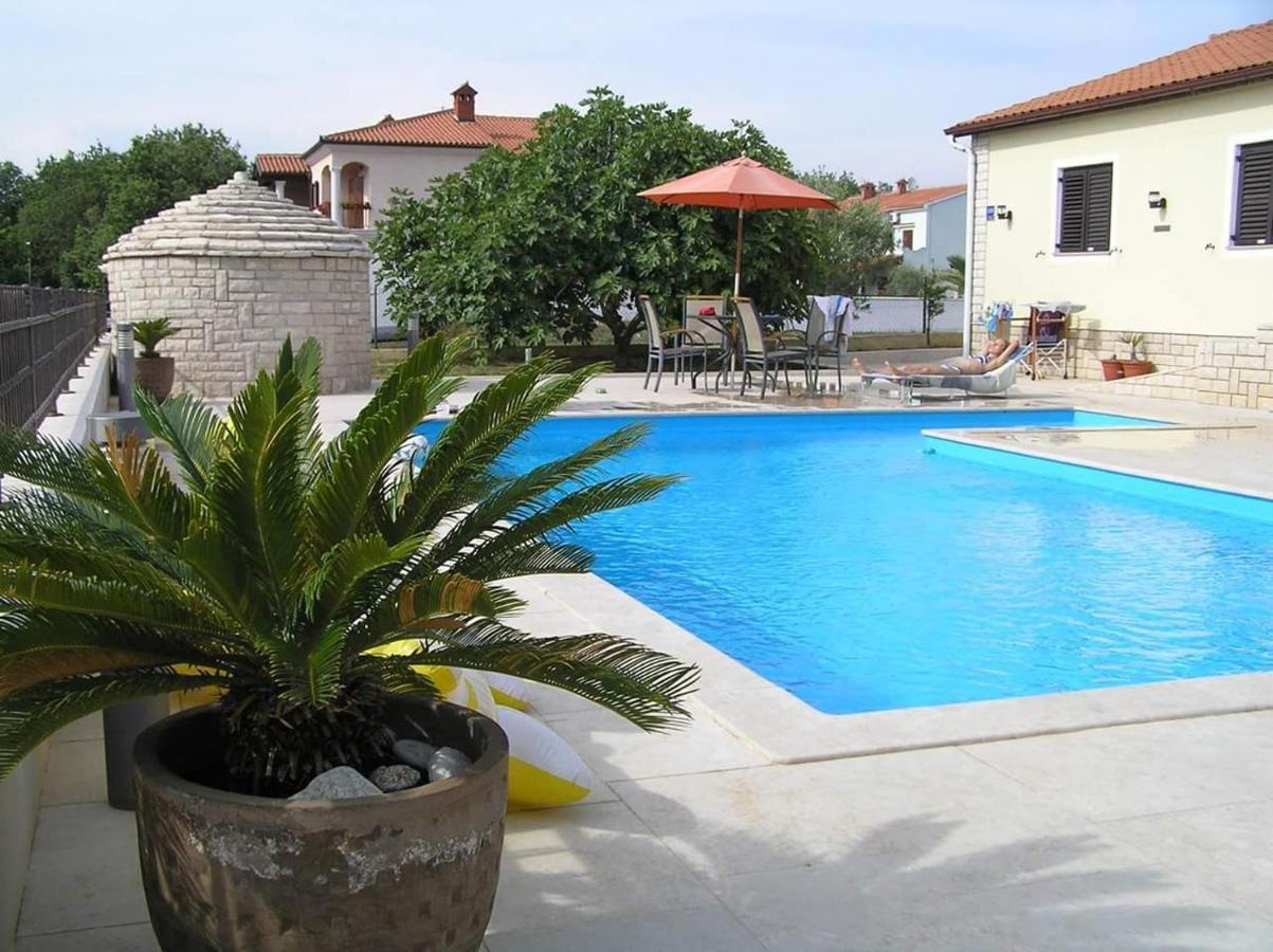 Nice, Cosy Studio Apartment With Shared Outdoor Pool Банджоле Экстерьер фото