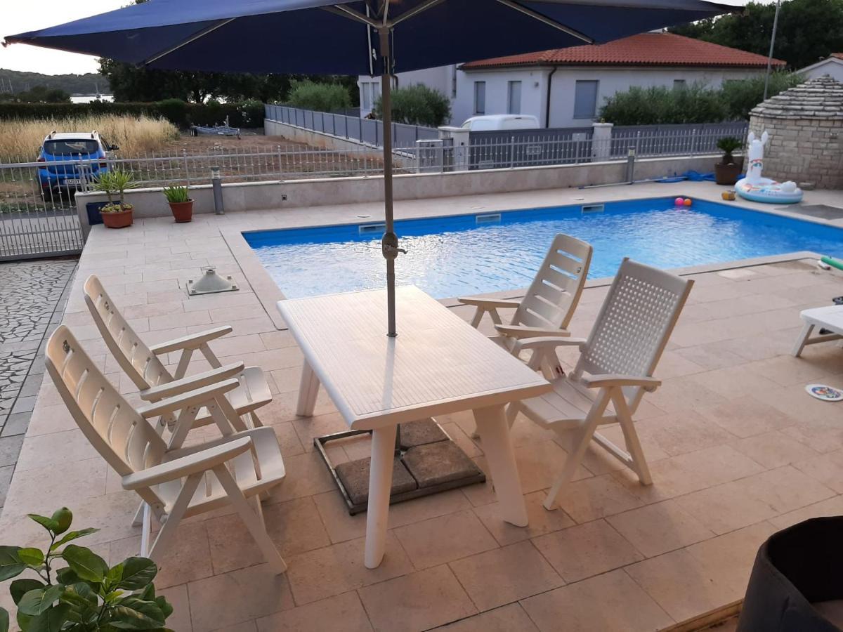 Nice, Cosy Studio Apartment With Shared Outdoor Pool Банджоле Экстерьер фото